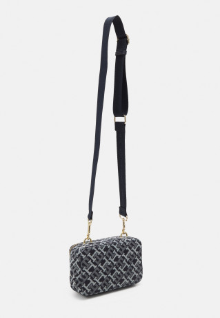 Tommy Hilfiger ICONIC Across body bag denim ICONIC Сумка через плечо джинсовая ткань