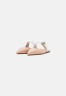 Tommy Hilfiger POINTY FEMININE MULE Mules misty blush ЖЕНСКИЕ МЮЛИ POINTY Мюли туманный румянец