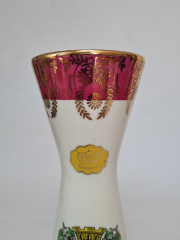 Ваза винтажная PWB Porzellan Bavaria, белый фарфор с гербом Хильдесхайм, красным и золотым декором, 21 x 6 см/5 см, Германия, 1960-70гг.