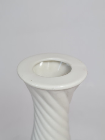 Ваза винтажная Byzantium, белый фарфор с разноцветным растительным узором, 20 x 9,5 см / 2,5 см, 1960-70гг.