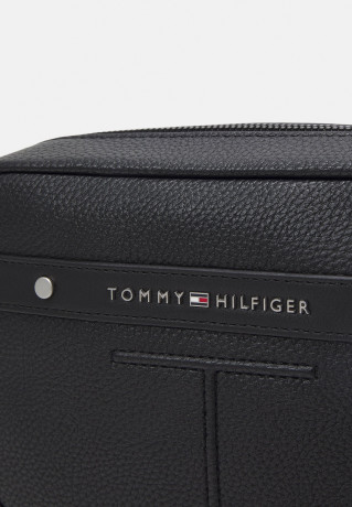 Tommy Hilfiger CENTRAL UNISEX Wash bag black CENTRAL UNISEX Мешок для стирки черный