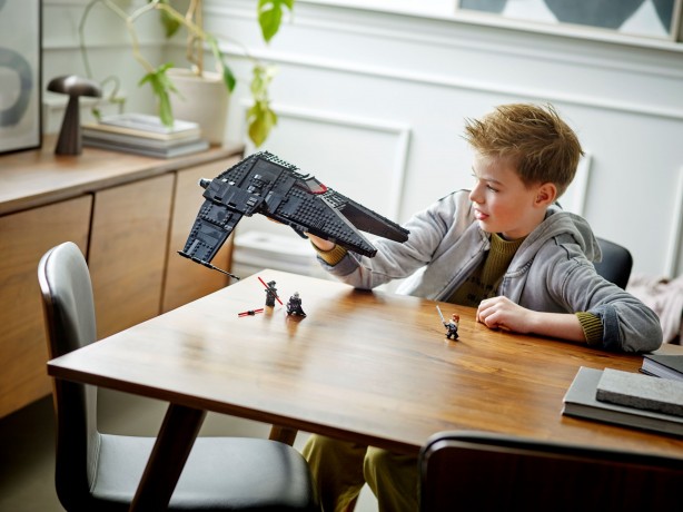 Lego Die Scythe – Transportschiff des Grossinquisitors The Scythe — транспортный корабль Великого Инквизитора.