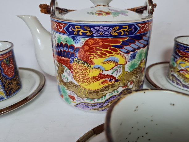 Набор для чая с ярким рисунком "Птицы и цветы": чайник + 3 чашки с блюдцами в стиле Royal Peacock Japan, Япония, 1960-70гг.