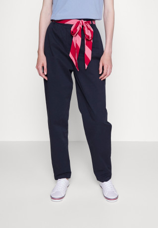 Tommy Hilfiger SCARF PLEATED TAPERED Trousers desert sky ШАРФ СО СКЛАДКАМИ Брюки небо пустыни