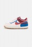 Nike Sportswear W AF1 SHADOW Sneaker low light soft pink/canyon rust/fossil stone/team red/photo blue/blue jay W AF1 SHADOW Низкие кроссовки женские светло-розовый/каньонная ржавчина/ископаемый камень/командно-красный/голубой фото/голубая сойка