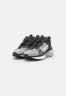 Nike Sportswear AIR MAX SPHERE Sneaker low black/white/metallic silver/smoke grey AIR MAX SPHERE Низкие кроссовки женские черный/белый/серебристый металлик/дымчато-серый