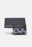 Tommy Hilfiger HOLDER Wallet blue  ДЕРЖАТЕЛЬ Кошелек синий