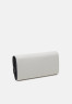 Tommy Hilfiger ICONIC FLAP STRIPE Wallet breton ICONIC FLAP STRIPE Бумажник бретон