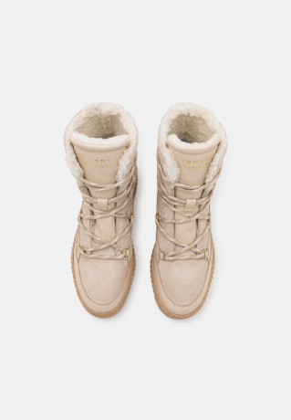 Tommy Hilfiger MONOGRAM Lace-up ankle boots sugarcane MONOGRAM Ботильоны на шнуровке сахарный тростник