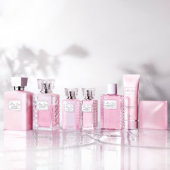 DIOR Miss Dior Blooming Scented Soap Feste Seife – Reinigt und pflegt Твердое мыло Miss Dior Blooming Scented Soap очищает и питает