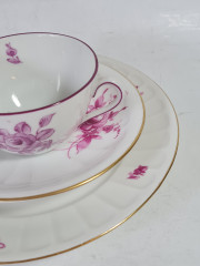 Чайное трио Ludwigsburger, белый фарфор с декором из фиолетовых роз, 5 х 10,5 / 14,5 см / 19,5 см, Германия, 1960-70гг.