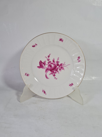 Чайное трио Ludwigsburger, белый фарфор с декором из фиолетовых роз, 5 х 10,5 / 14,5 см / 19,5 см, Германия, 1960-70гг.