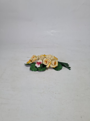 Фигурка винтажная Capodimonte "Ветка из 5 желтых бутонов и розовыми цветками", фарфор, 12 x 6 x 3,5 см, Италия, 1960-1970гг.