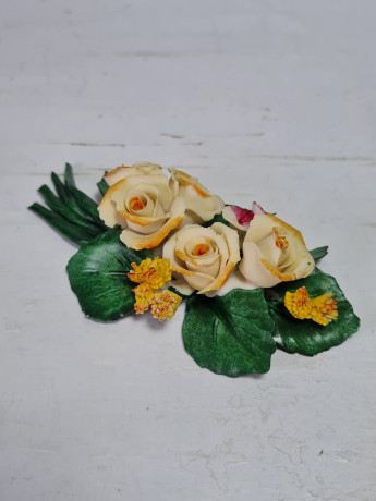 Фигурка винтажная Capodimonte "Ветка из 5 желтых бутонов и розовыми цветками", фарфор, 12 x 6 x 3,5 см, Италия, 1960-1970гг.