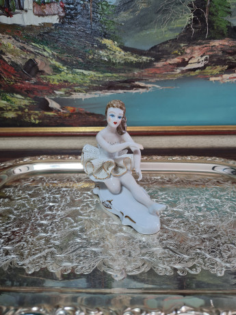 Статуэтка винтажная "Танцовщица", фарфор, 12 x 13,5 см, Румыния, 1960-70гг.