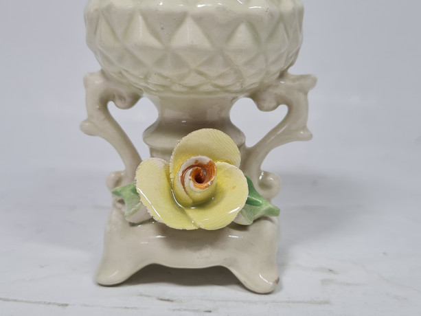Подсвечник винтажный Bassano с желтой розой и двумя ручками, объемный декор, фарфор, 9 см, Италия, 1960-70гг.