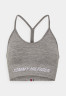 Tommy Hilfiger ESSENTIALS LOW SEAMLESS  Light support sports bra light grey  ESSENTIALS LOW SEAMLESS — Спортивный бюстгальтер с легкой поддержкой светло-серый