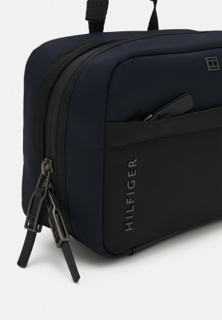 Tommy Hilfiger CITY COMMUTER UNISEX Wash bag space blue CITY COMMUTER UNISEX Сумка для стирки космический синий