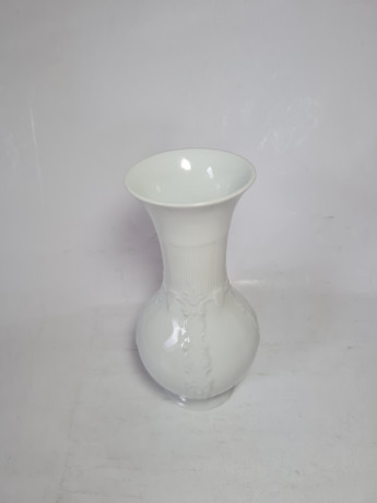 Royal Bavaria KPM Белая фарфоровая ваза с фактурным узором, 19 x 8,5 см, Германия, 1960-70гг.