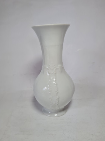 Royal Bavaria KPM Белая фарфоровая ваза с фактурным узором, 19 x 8,5 см, Германия, 1960-70гг.