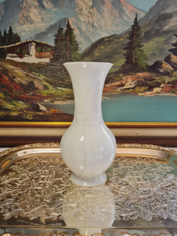 Royal Bavaria KPM Белая фарфоровая ваза с фактурным узором, 19 x 8,5 см, Германия, 1960-70гг.