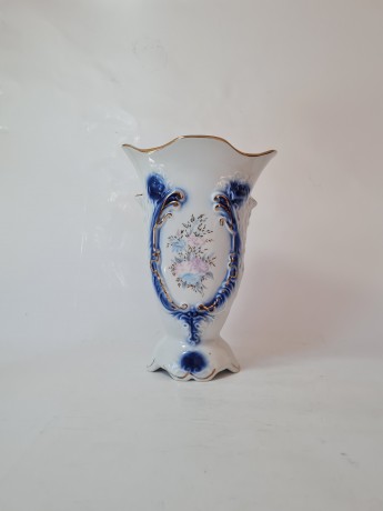 Ваза винтажная большая ARPO с цветочным фактурным узором, фарфор с позолотой, 23 х 16,5 см, Румыния, 1960-70гг.