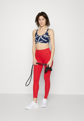 Tommy Hilfiger LOW ROPE STRAPPY BRA Light support sports bra carbon navy LOW ROPE STRAPPY BRA Спортивный бюстгальтер с легкой поддержкой углеродный флот