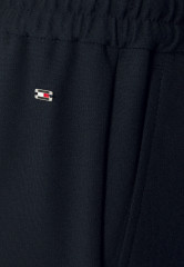 Tommy Hilfiger TAPERED PULL ON PANT Trousers desert sky ЗАУЖЕННЫЕ БРЮКИ С ПРИТЯЖКОЙ Брюки небо пустыни