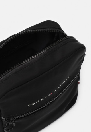 Tommy Hilfiger HORIZON MINI REPORTER Across body bag black HORIZON MINI REPORTER Сумка через плечо черный