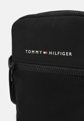 Tommy Hilfiger HORIZON MINI REPORTER Across body bag black HORIZON MINI REPORTER Сумка через плечо черный