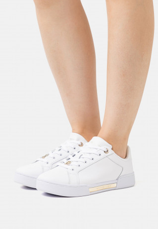 Tommy Hilfiger COURT WITH LACE HARDWARE Trainers white/gold COURT WITH LACE HARDWARE Кроссовки белое золото