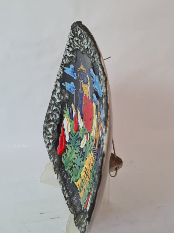 Тарелка декоративная винтажная REP / San Marino на ножках, красочное изображение на черном фоне, необычная форма, керамика, 31 см, Италия, 1970-80гг.