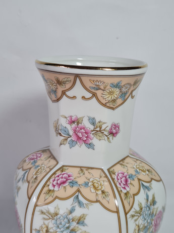 Ваза винтажная FX 1884 в китайском стиле, с изображением цветов и птиц, в пастельных тонах, фарфор, 21 см, Германия, 1970-80гг.