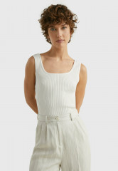 Tommy Hilfiger SLIM FIT  Top weathered white SLIM FIT отлично выветрившийся белый