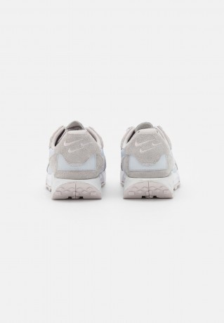 Nike Sportswear W FONTANKA WAFFLE Sneaker low pure platinum/light soft pink/light iron ore/white/summit white W FONTANKA WAFFLE кроссовки женские низкие чистая платина/светло-розовый/светло-железная руда/белый/саммит белый