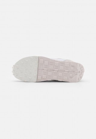 Nike Sportswear W FONTANKA WAFFLE Sneaker low pure platinum/light soft pink/light iron ore/white/summit white W FONTANKA WAFFLE кроссовки женские низкие чистая платина/светло-розовый/светло-железная руда/белый/саммит белый