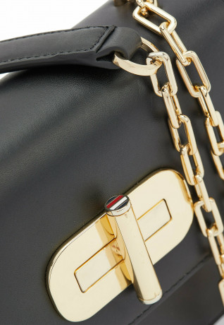 Tommy Hilfiger SMALL TURN LOCK Across body bag black SMALL TURN LOCK Сумка через плечо черный