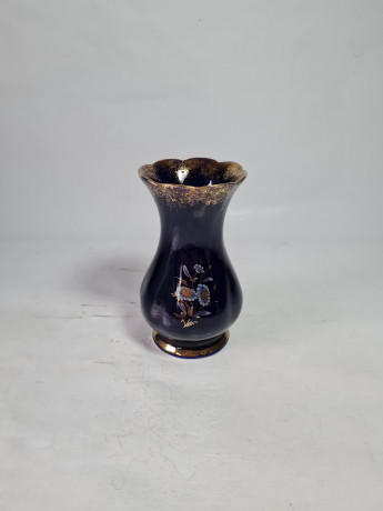Ваза винтажная Royal Porzellan, темно-синяя с золотистым декором и цветами, ручная роспись, фарфор, 12.5 см, Германия, 1960-70гг.