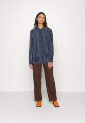 Tommy Hilfiger RGL FLEUR  Button-down blouse rope/carbon navy/white RGL FLEUR Блузка на пуговицах веревка/карбон темно-синий/белый