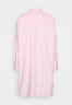 Tommy Hilfiger SOLID KNEE DRESS Shirt dress classic pink ПЛАТЬЕ SOLID KNEE DRESS Платье-рубашка классический розовый