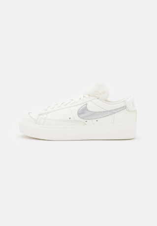 Nike Sportswear BLAZER PLATFORM Sneaker low sail/metallic silver BLAZER PLATFORM Низкие кроссовки женские парус/серебристый металлик