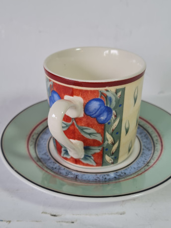 Кофейная пара винтажная с ярким цветочным рисунком, фарфор, Tasse Ivoire/Unterteller Winterling, 7,5 x 5,5 см / 12 см, Германия, 1960-70гг.