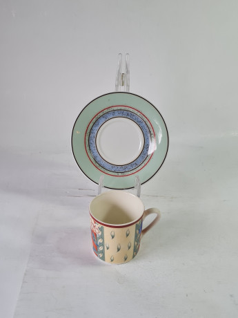 Кофейная пара винтажная с ярким цветочным рисунком, фарфор, Tasse Ivoire/Unterteller Winterling, 7,5 x 5,5 см / 12 см, Германия, 1960-70гг.