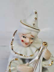 Фигурка винтажная Im Stil Limoges "Белый клоун с мандолиной", фарфор, 11 x 6,5 см, Франция, 1960-70гг.
