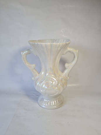 Ваза винтажная Capodimonte с двумя ручками и розой, фарфор, перламутр, 27,5 x 22 см, Италия, 1960-70гг.