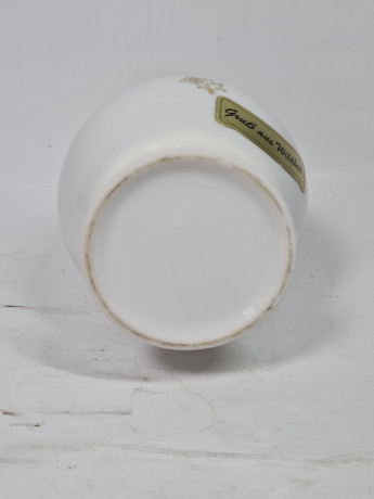 Ваза винтажная Grub aus Wildbad "Влюбленная пара в Шварцвальде", фарфор, 17 см, Германия, 1960-70гг.