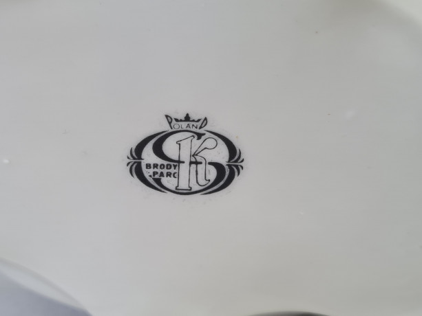 Конфетница винтажная Poland Brody Parc с объемными цветами и крышкой, керамика, 16 см, Польша, 1960-70гг.