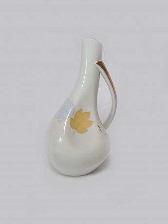 Hertel Jacob Porzellan Bavaria Белая фарфоровая ваза-кувшин с ручкой с растительным рисунком в сине-желто-зеленых тонах, 17 x 10 см, Германия, 1960-70гг.