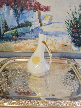 Hertel Jacob Porzellan Bavaria Белая фарфоровая ваза-кувшин с ручкой с растительным рисунком в сине-желто-зеленых тонах, 17 x 10 см, Германия, 1960-70гг.