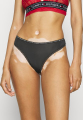 Tommy Hilfiger THONG 3 PACK Thong black/black/black НАБОР 3 КОМПЛЕКТА ТРЕНАЖЕЙ Стринги черный/черный/черный